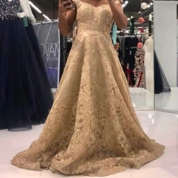 Evening gown - Picture 5 of 5